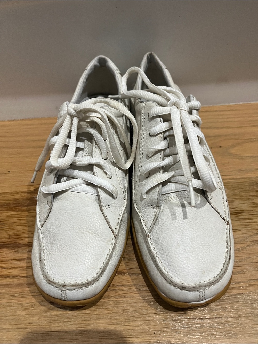 Hush Puppies women White Leather Lace-Up Sneakers